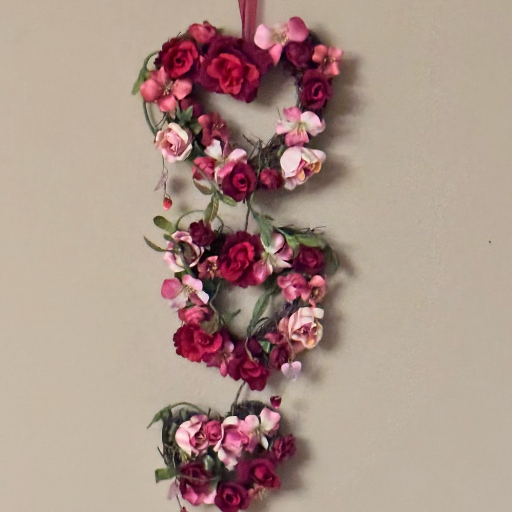 Floral Heart Wall Hanging Valentines - Picture 1 of 1